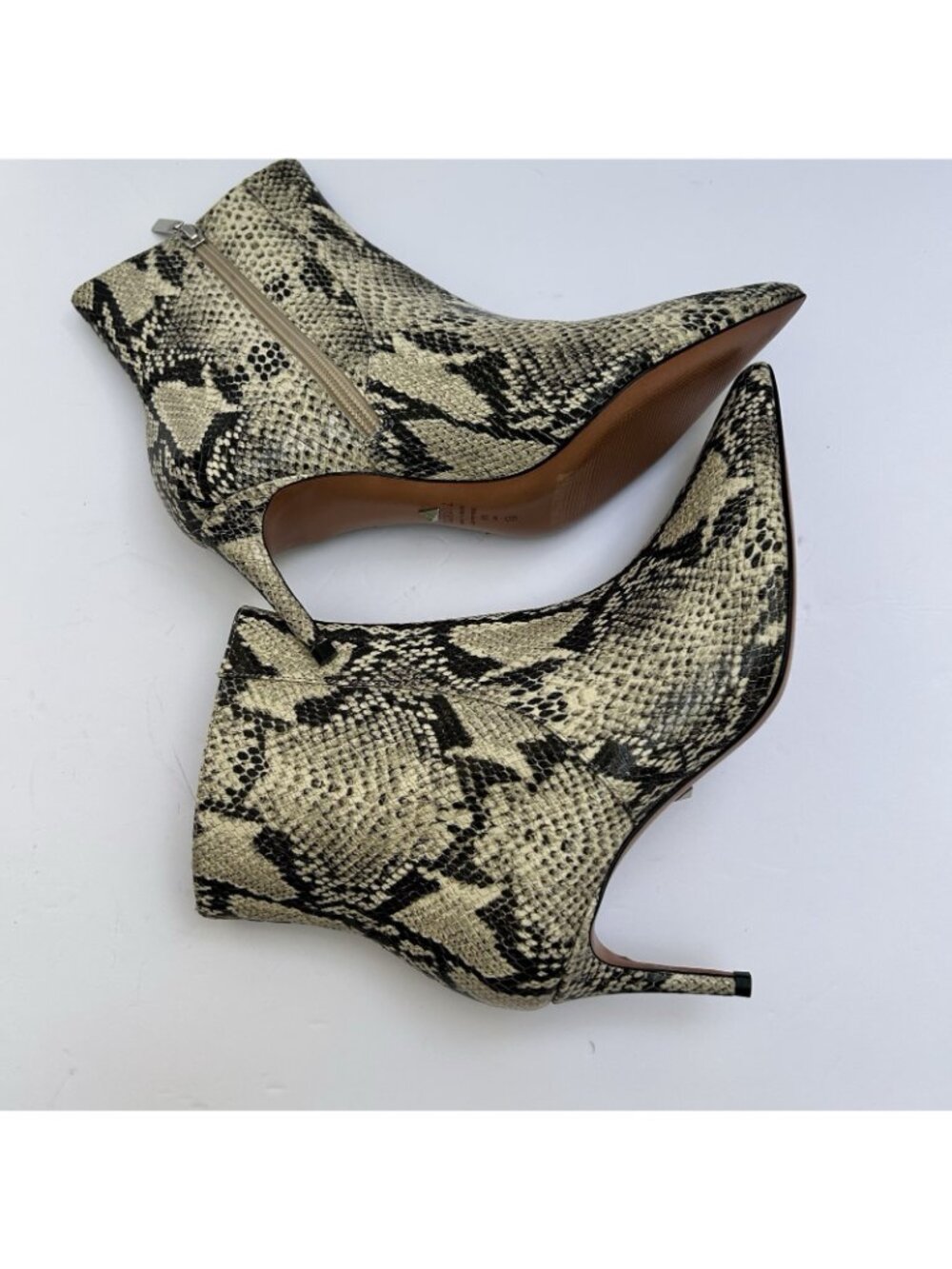 Schutz Leather Bette Snake-Embossed Snakeskin Print Heeled Booties Size 8 Boots - Picture 8 of 9